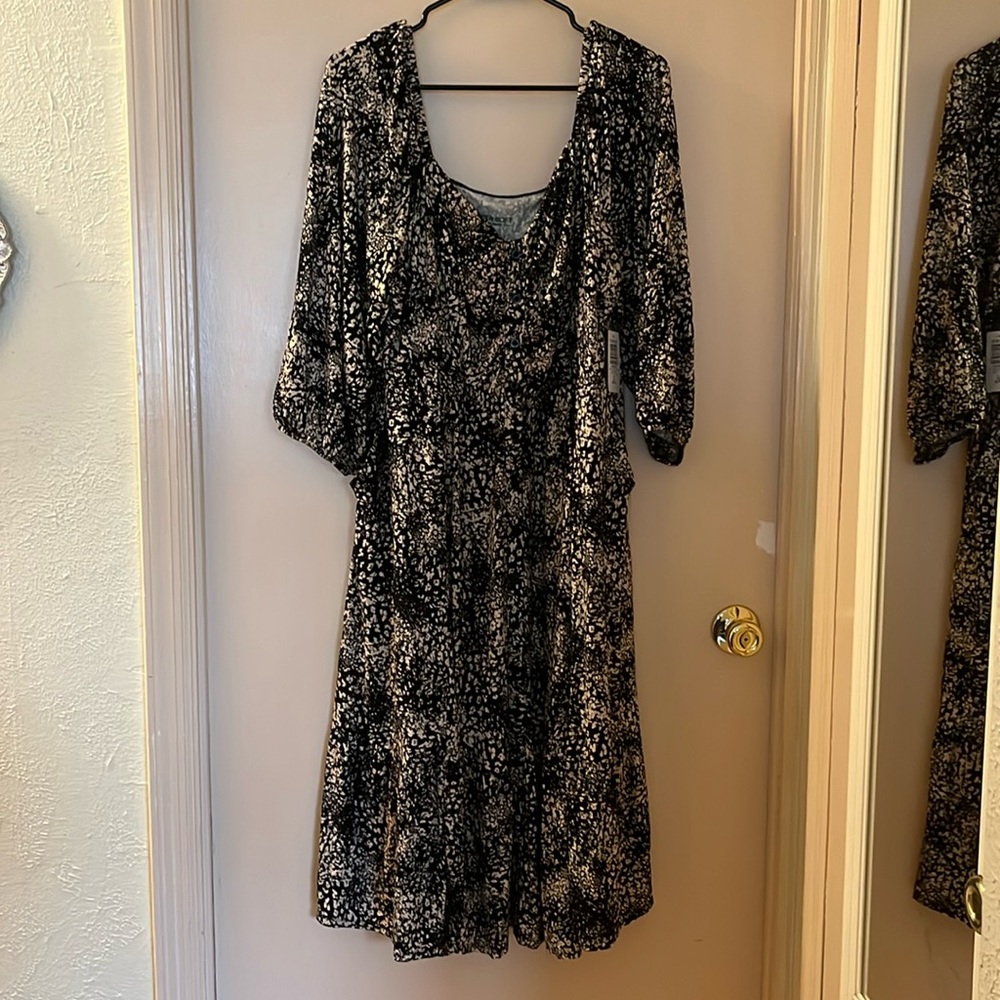 Size 2x Torrid Black/Cream Patterned Super Soft Dress with pockets!